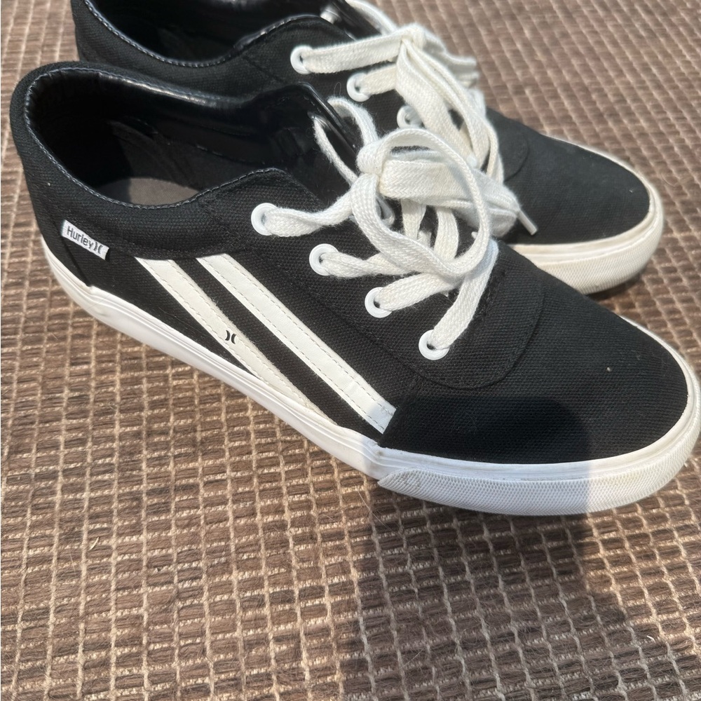 Hurley Men's Black and White Stripe Sneakers